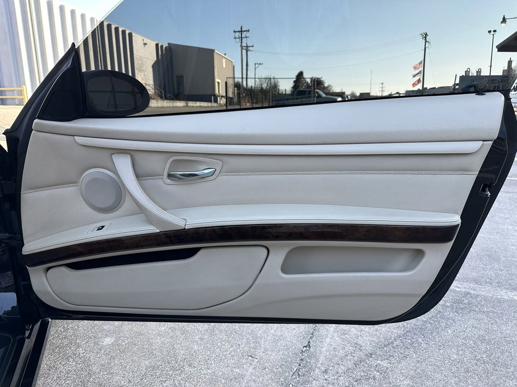 Used 2009 BMW 335i Convertible w/ Premium Pkg image 20