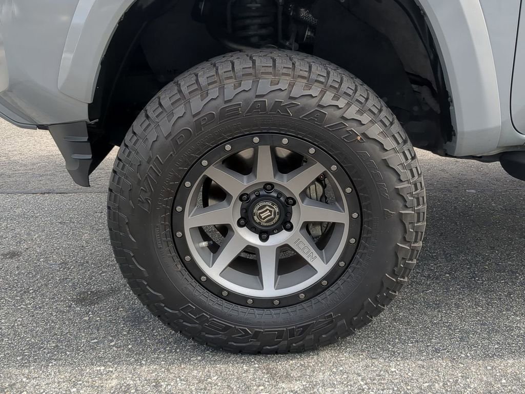 Used 2018 Toyota Tacoma TRD Sport RWD image 34
