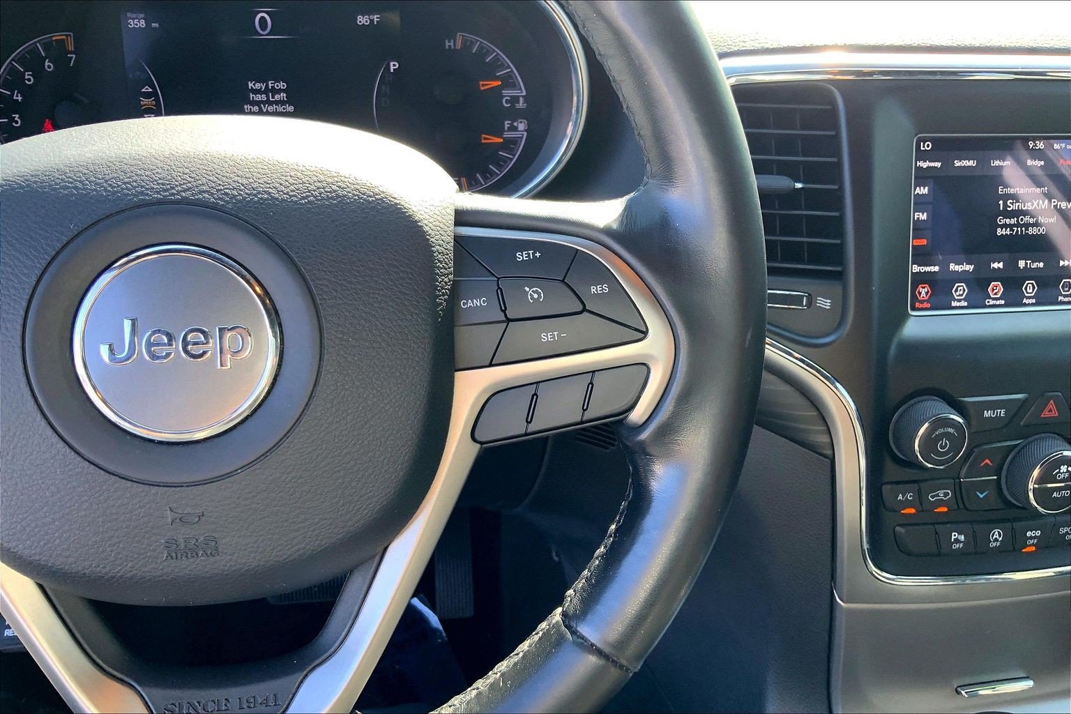 Used 2020 Jeep Grand Cherokee Laredo AWD/4WD image 23