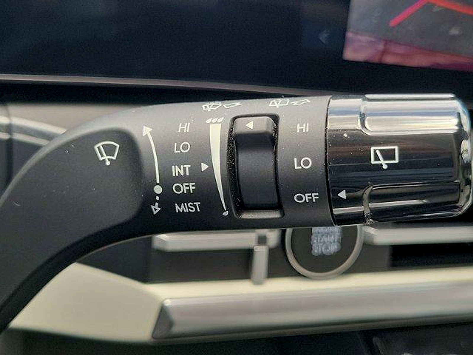 Used 2025 Hyundai Santa Fe SEL FWD image 29