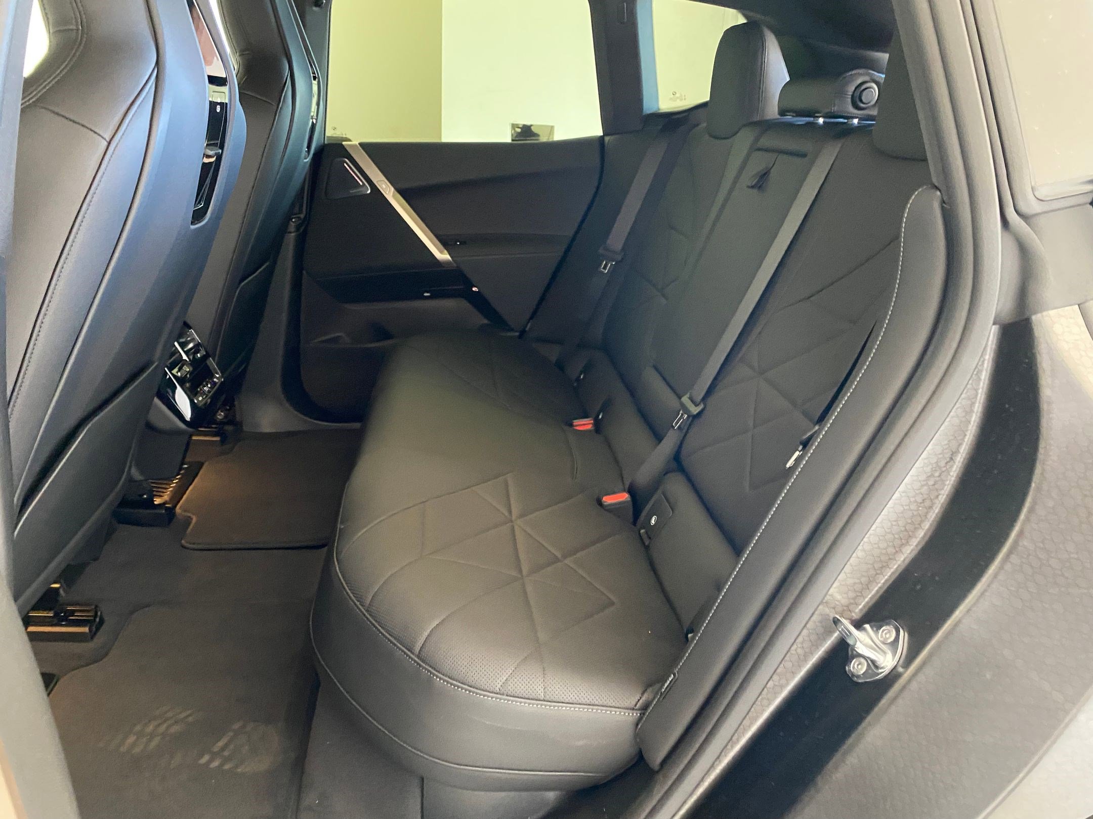 New 2026 BMW iX xDrive45 image 13