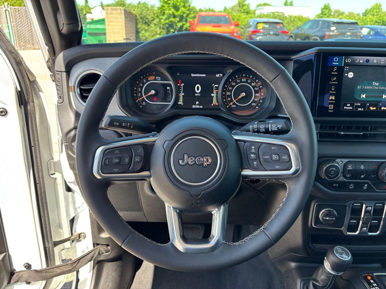 Used 2025 Jeep Wrangler Unlimited Sahara AWD/4WD image 27