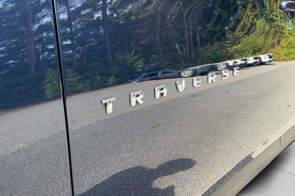 Used 2023 Chevrolet Traverse LS FWD image 28
