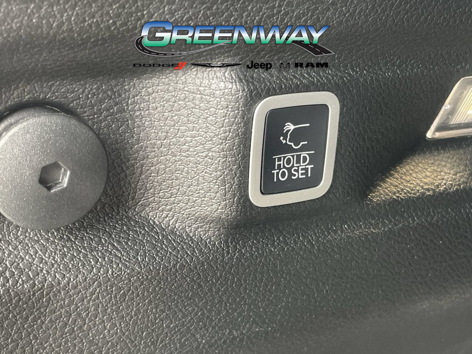 Used 2022 Jeep Grand Cherokee L Limited AWD/4WD image 9