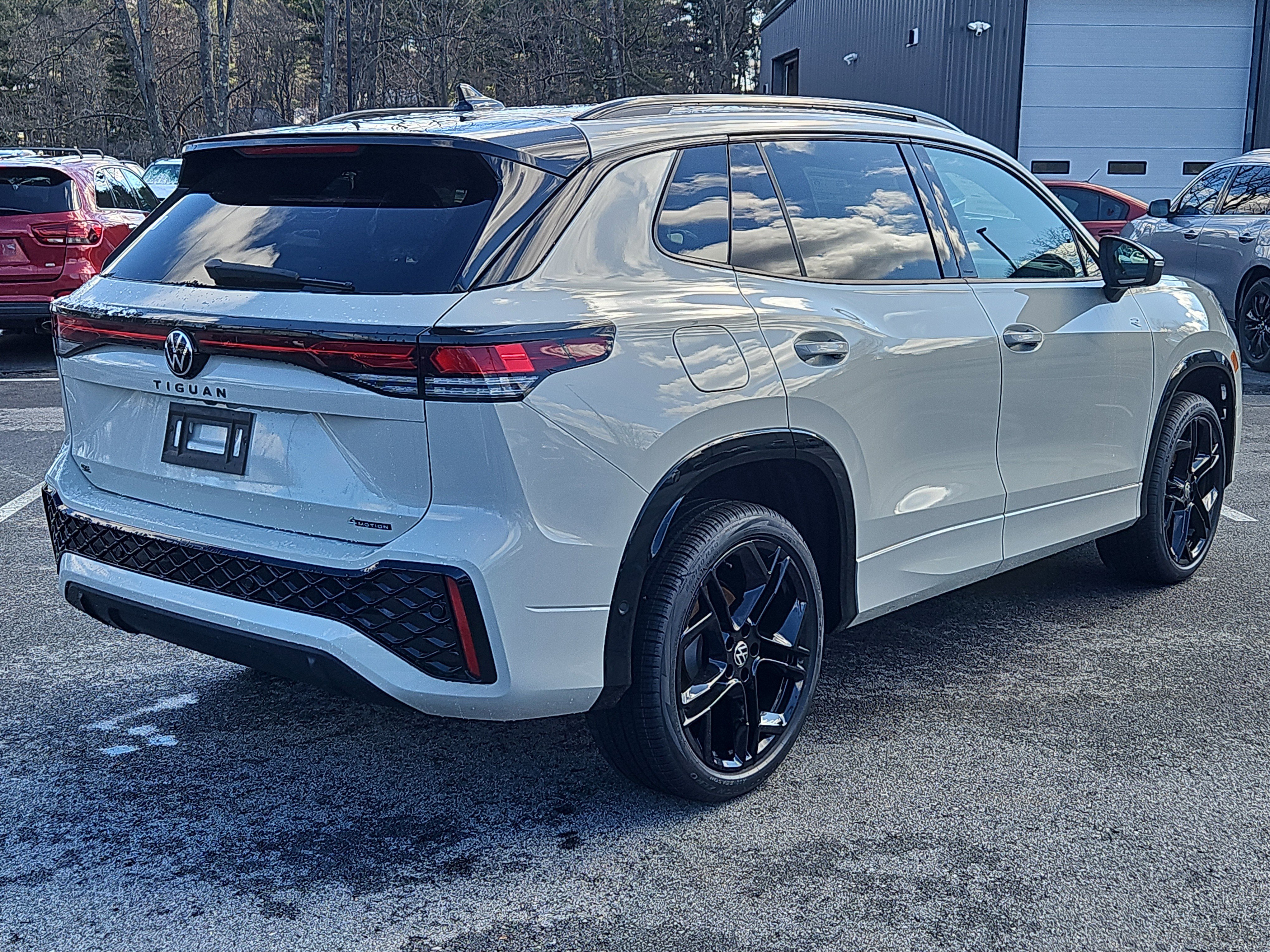 New 2026 Volkswagen Tiguan SE R-Line image 2