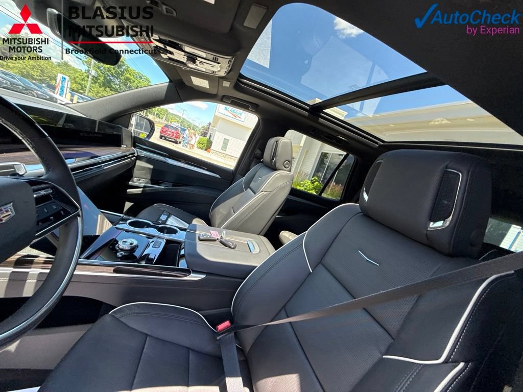 Used 2026 Cadillac Escalade Luxury AWD/4WD image 35