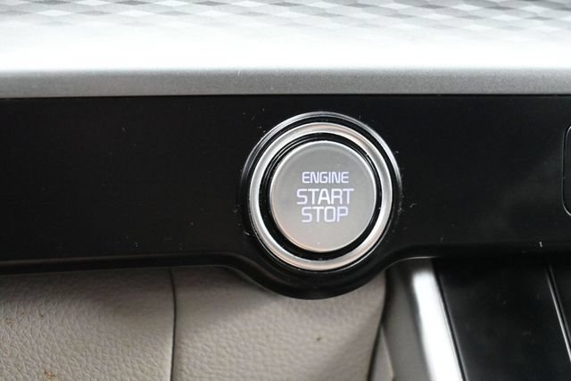Used 2022 Kia Carnival LX FWD image 24