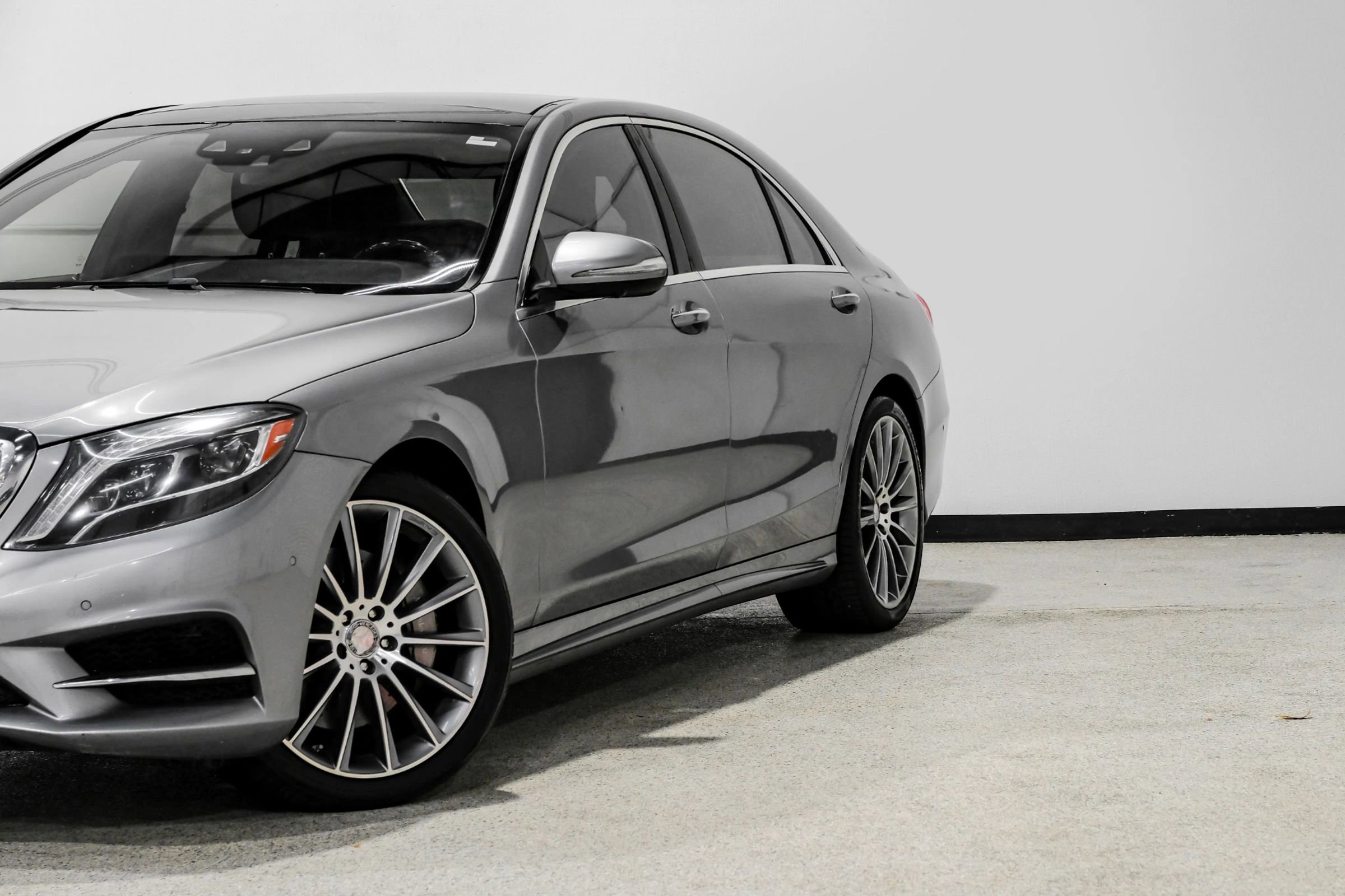Used 2015 Mercedes-Benz S 550 Sedan w/ Sport Package w/ Sport Package image 11