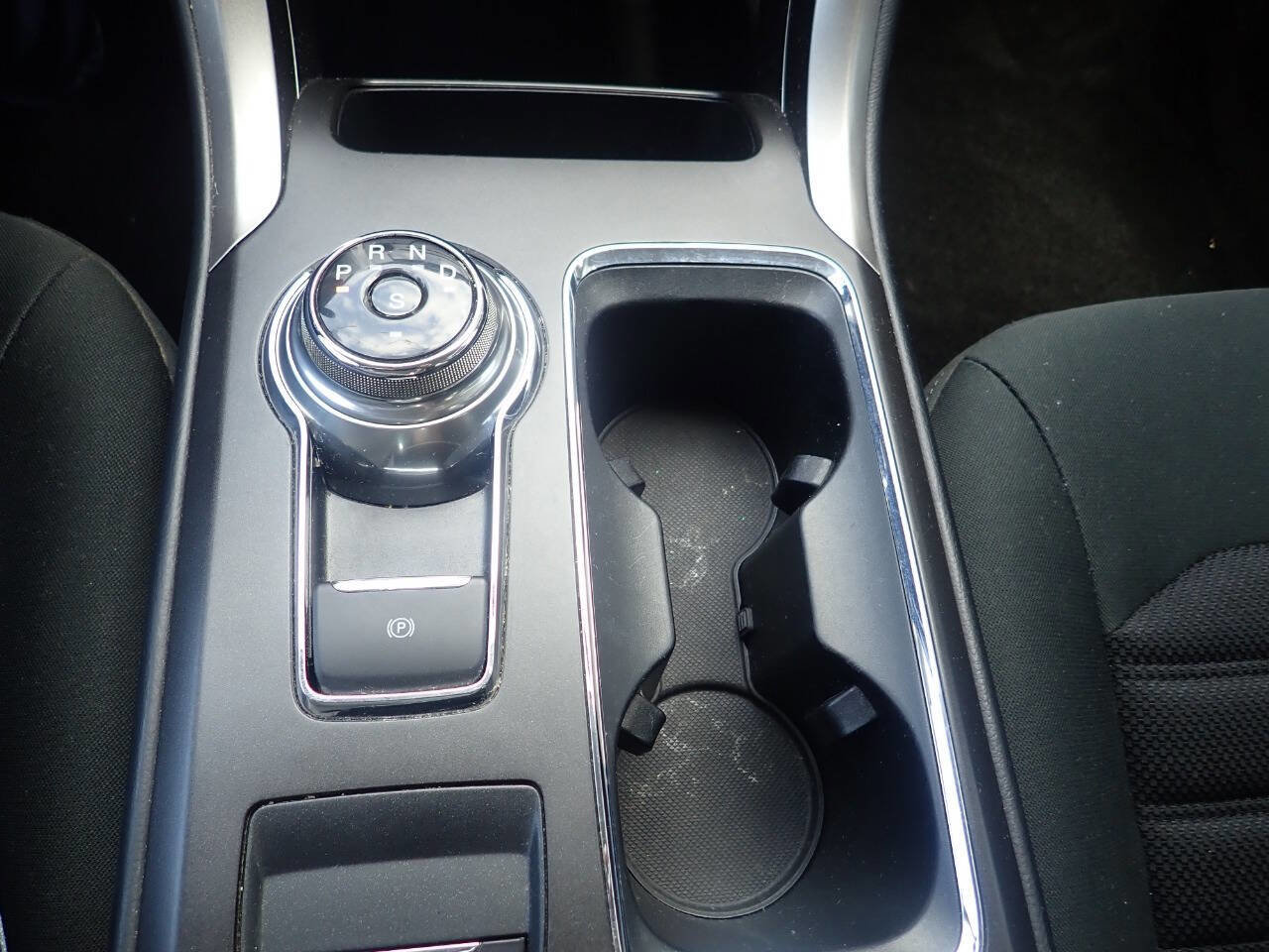 Used 2018 Ford Fusion SE w/ Fusion SE Technology Package image 6