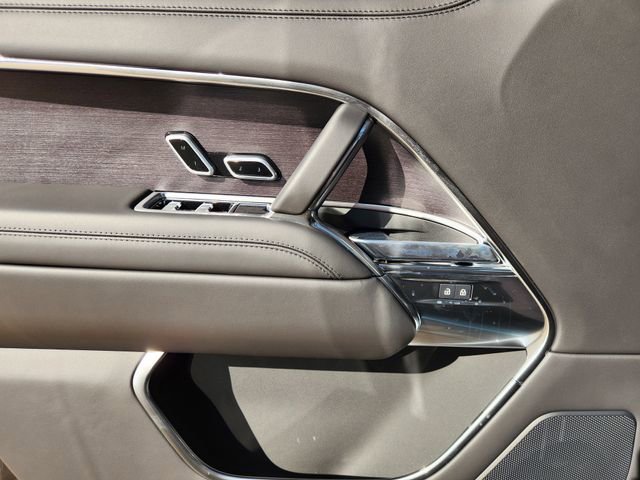 New 2026 Land Rover Range Rover SE image 15
