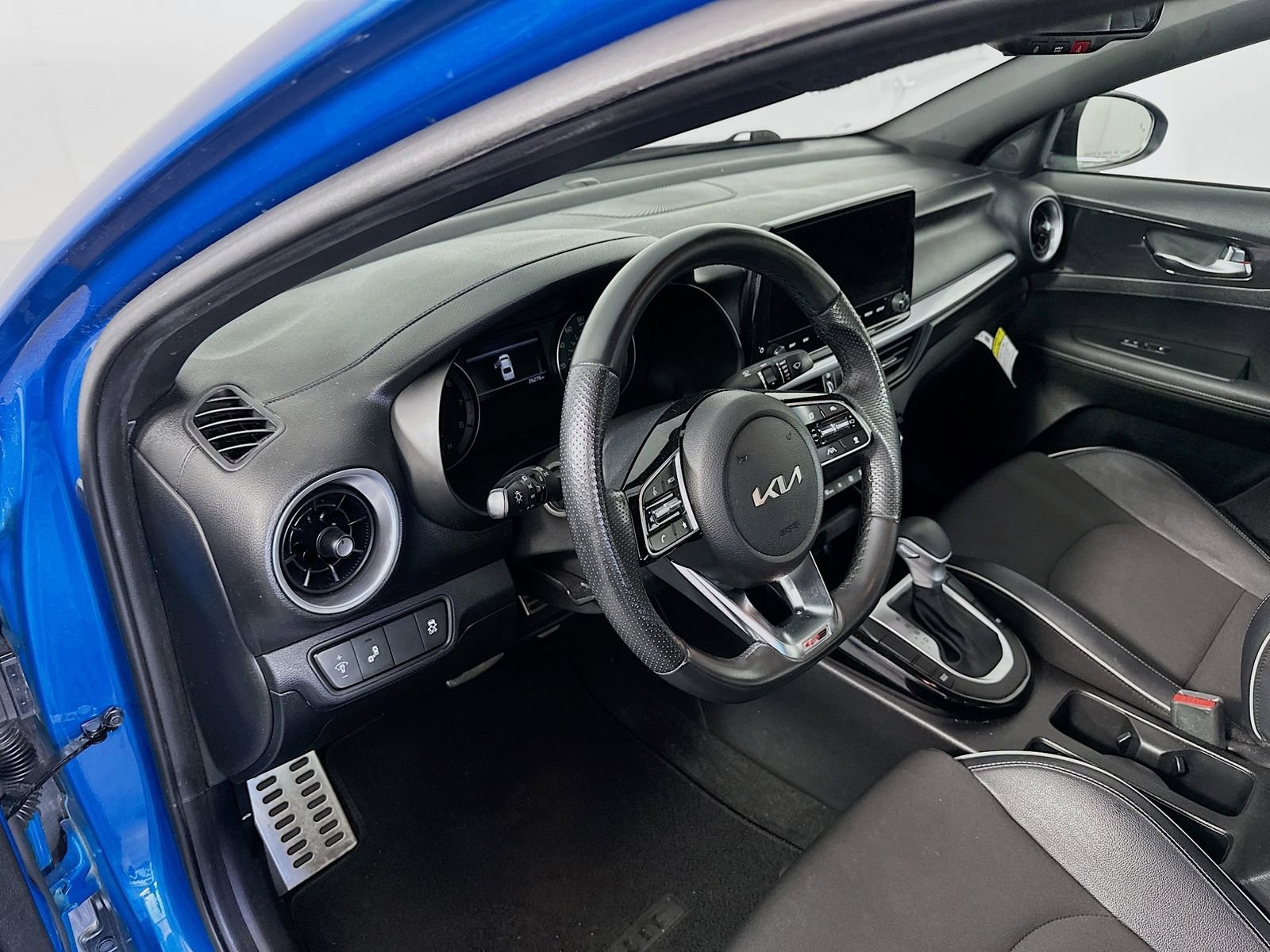 Used 2023 Kia Forte GT-Line w/ GT-Line Technology Package FWD image 9