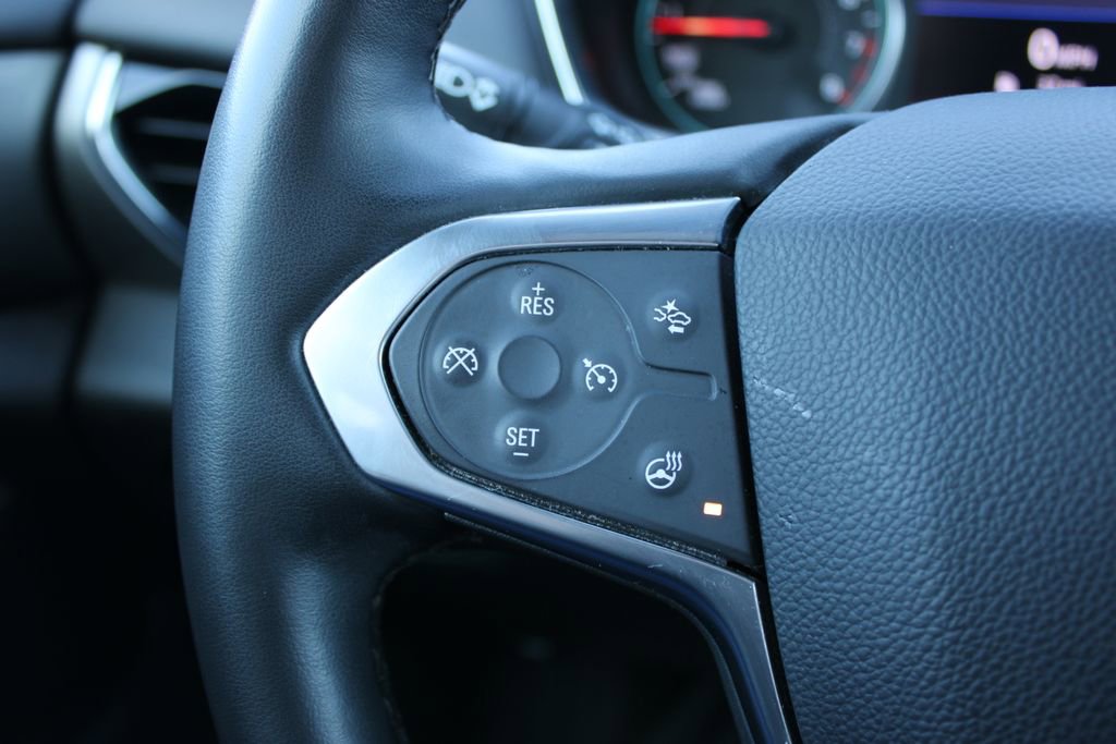 Used 2023 Chevrolet Traverse LT image 38