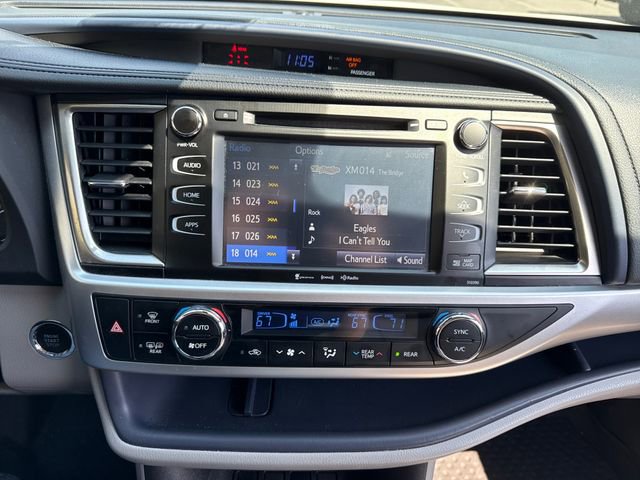 Used 2019 Toyota Highlander XLE AWD/4WD image 30