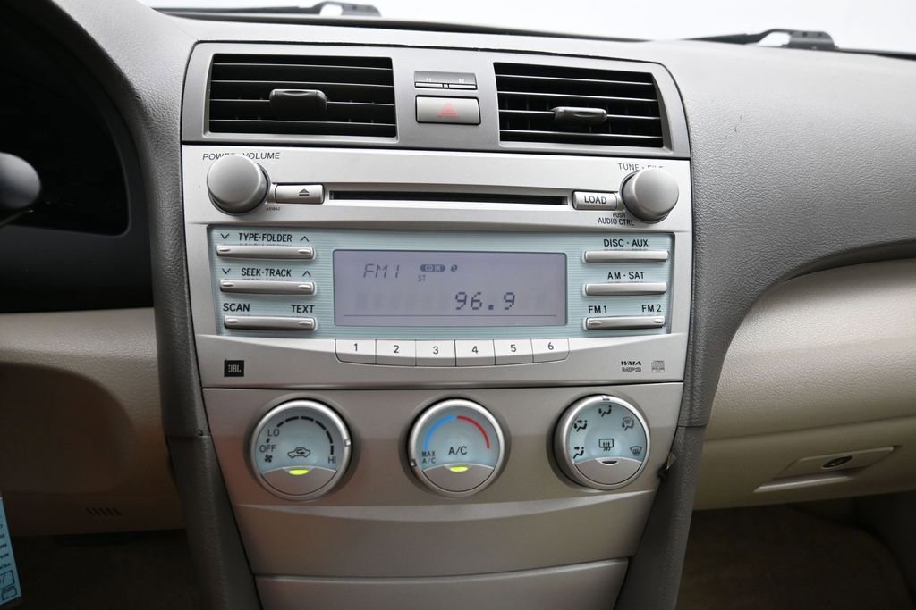 Used 2009 Toyota Camry LE FWD image 15