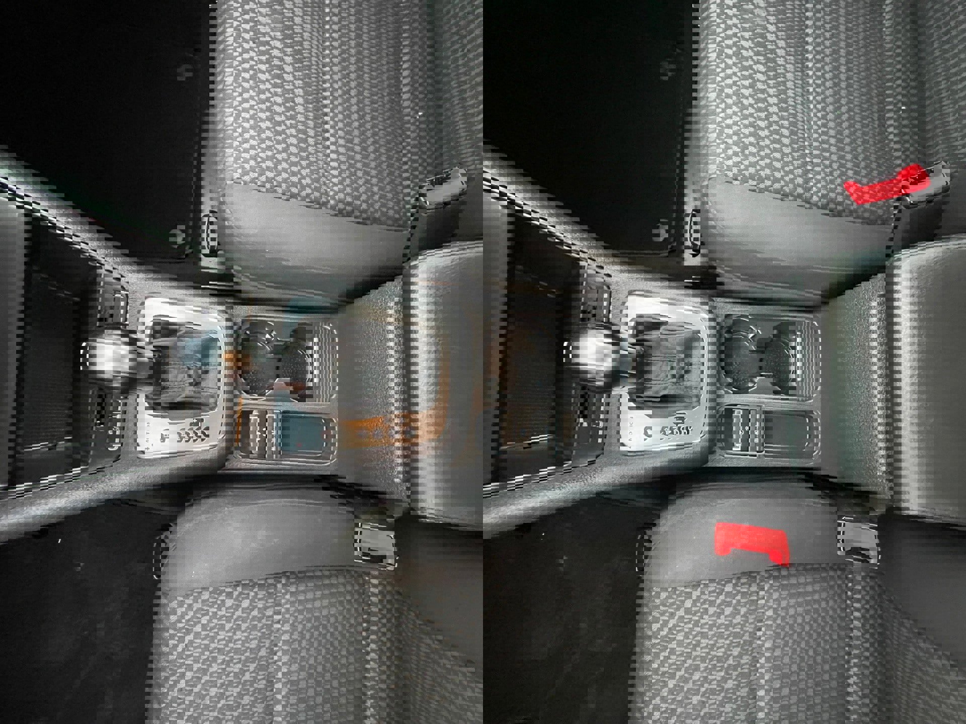 Used 2011 Volkswagen Tiguan SE image 15