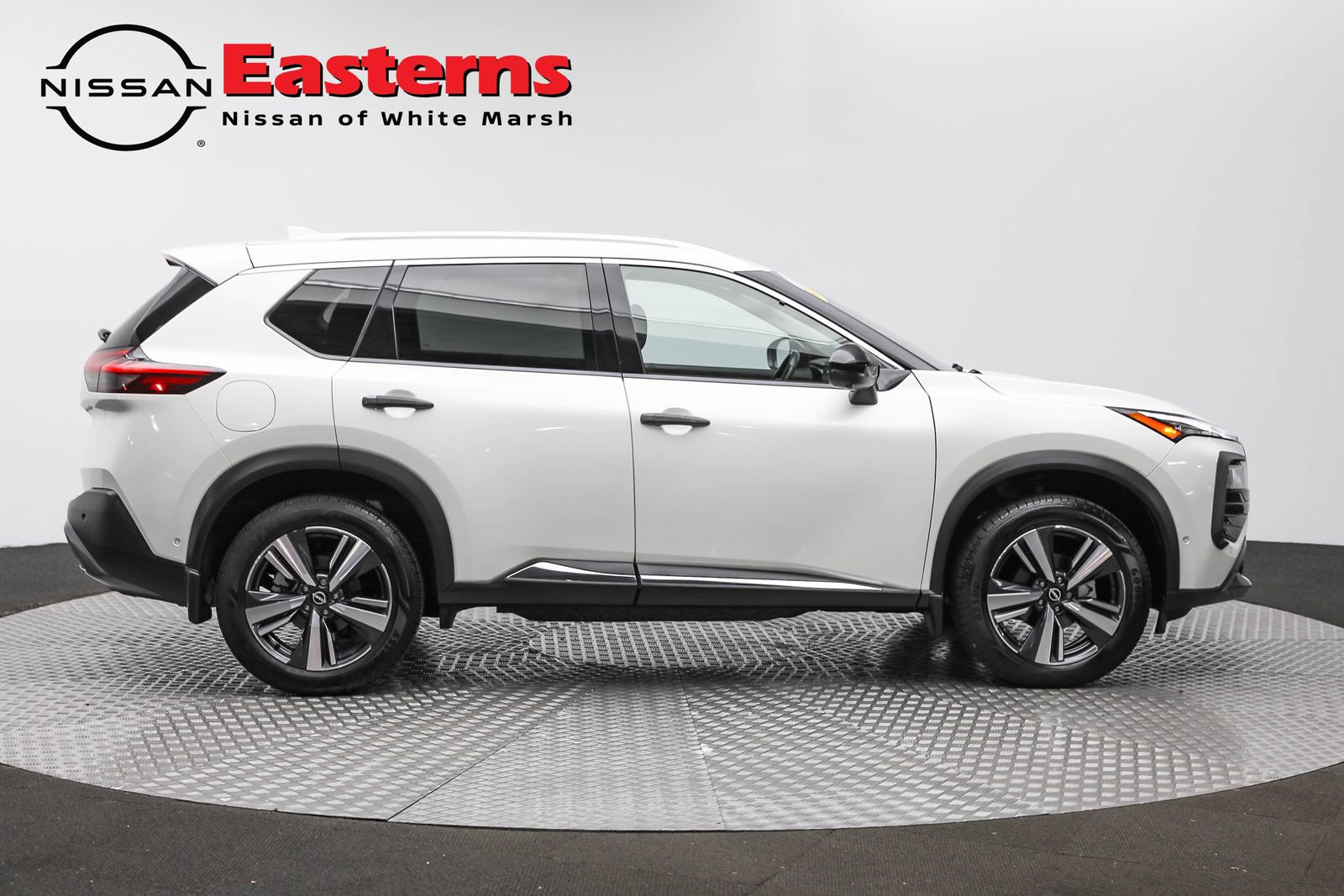 Used 2022 Nissan Rogue SL w/ SL Premium Package image 4