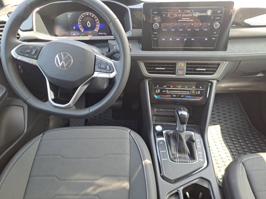 New 2025 Volkswagen Taos SE image 21
