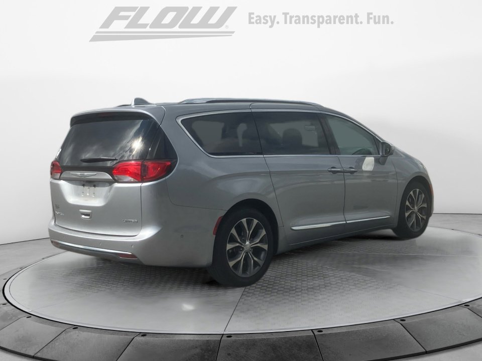 Used 2017 Chrysler Pacifica Limited image 8