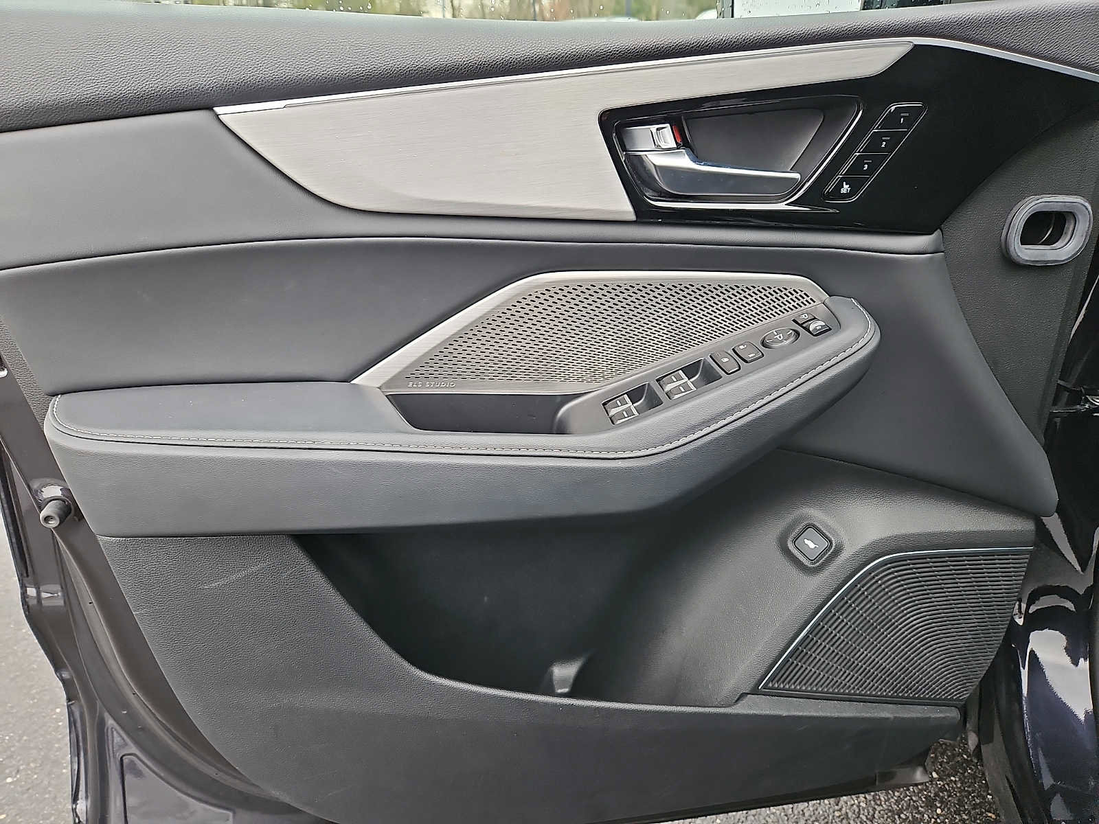 Certified 2023 Acura MDX SH-AWD w/ Technology Package image 17