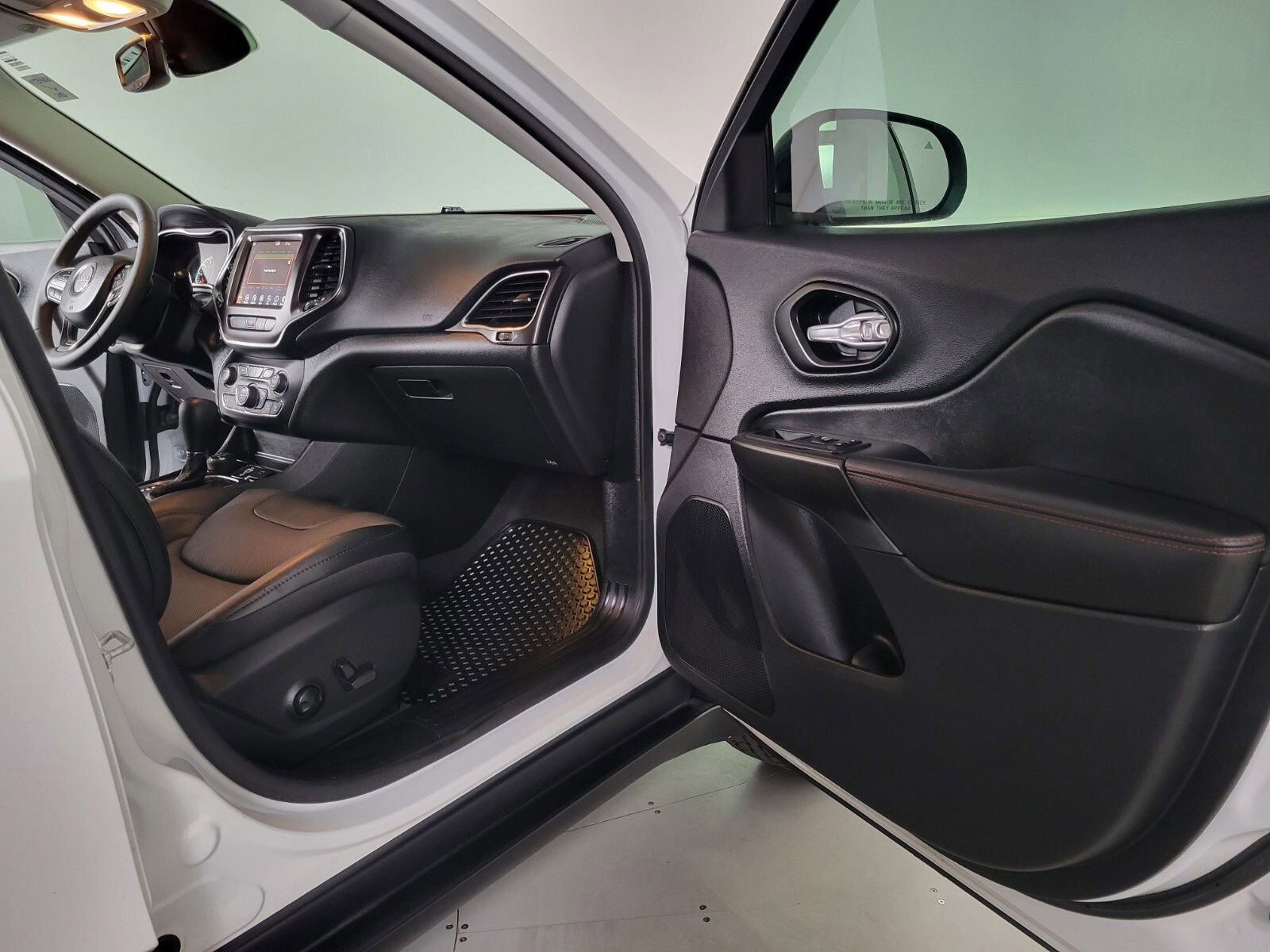 Used 2022 Jeep Cherokee Trailhawk w/ Sound & Nav Group image 24