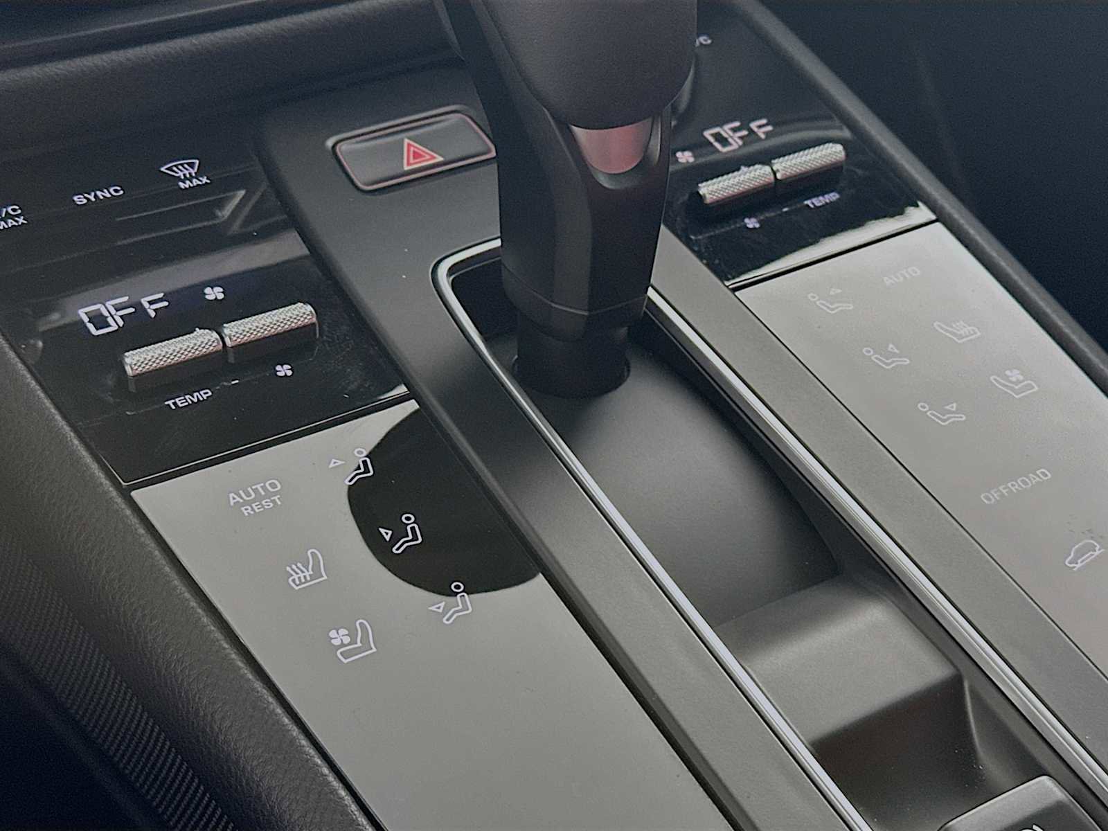 Certified 2025 Porsche Macan image 22