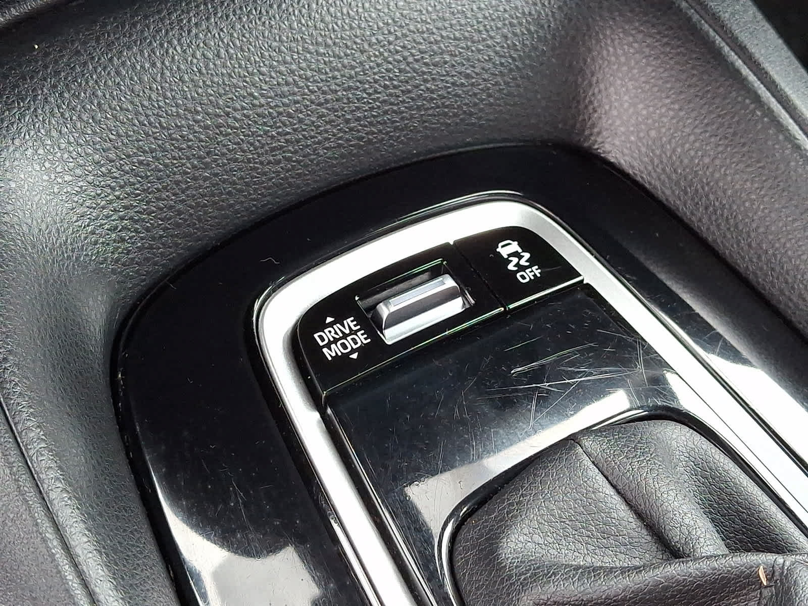 Used 2024 Toyota Corolla SE w/ SE Premium Package FWD image 28