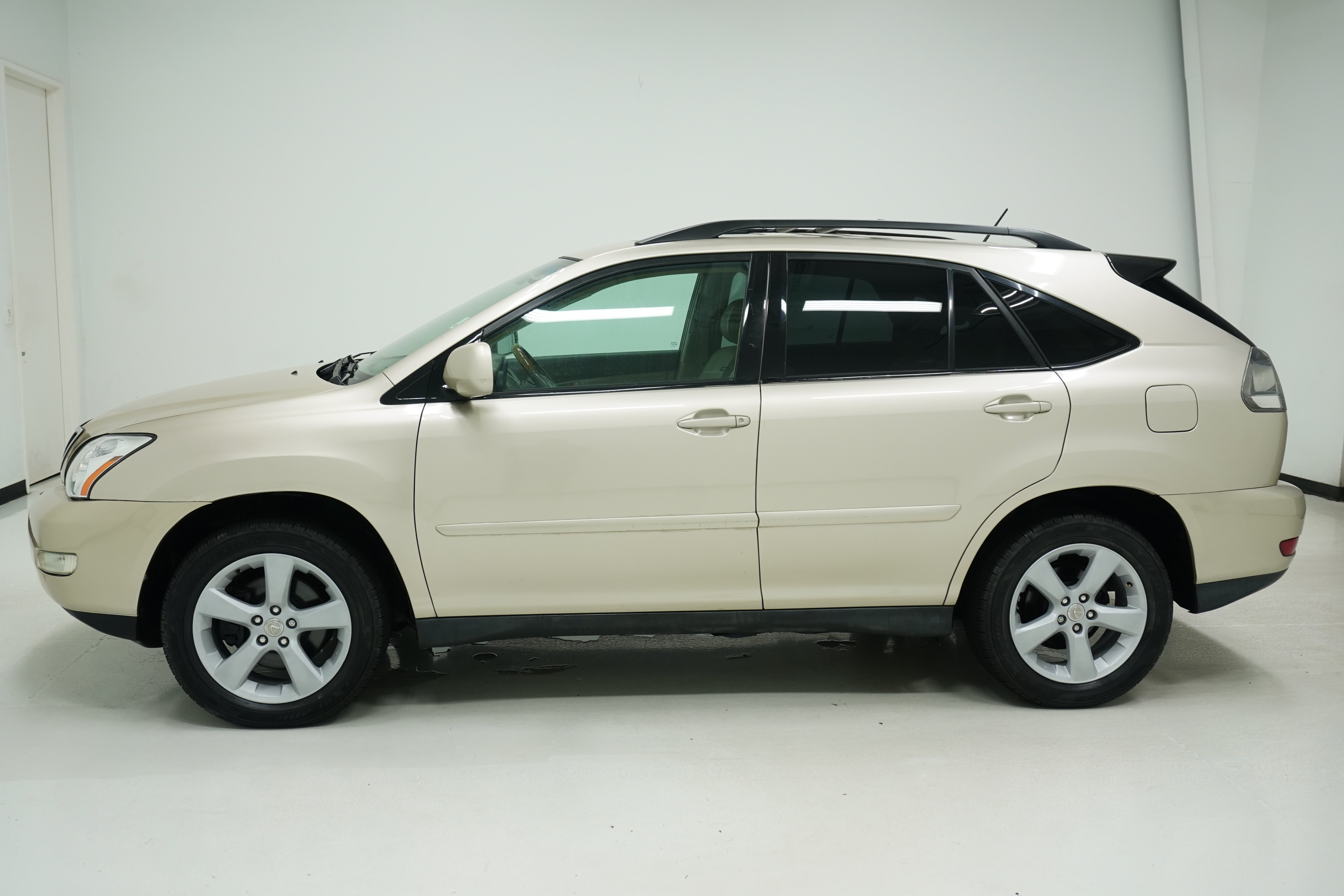 Used 2005 Lexus RX 330 FWD image 5