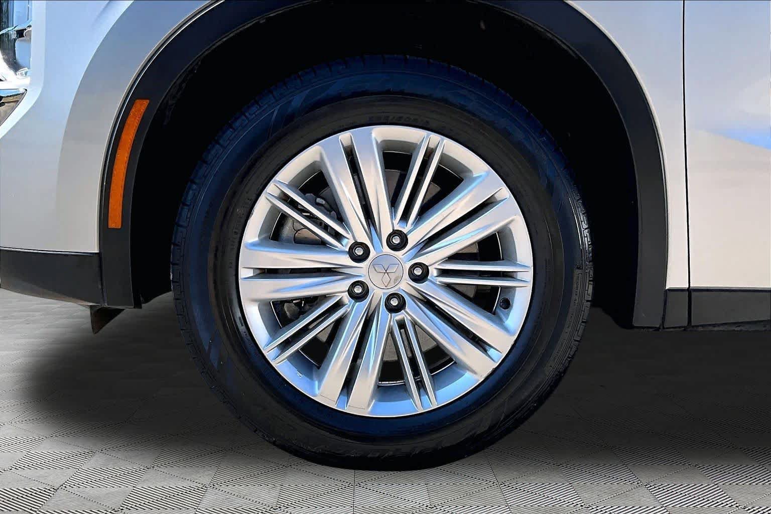 Used 2024 Mitsubishi Outlander ES FWD image 11