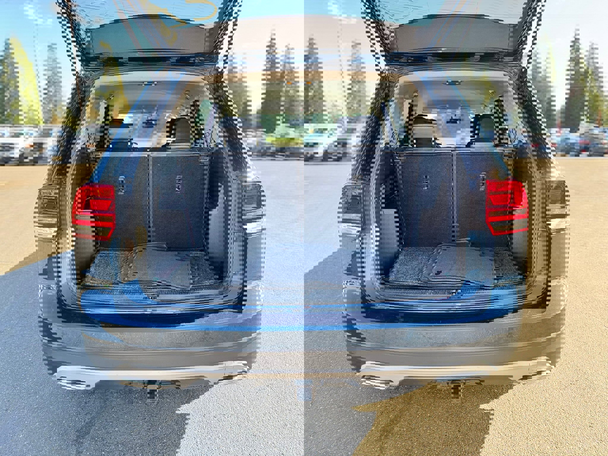 Used 2019 Volkswagen Atlas SE w/ Towing Package image 10