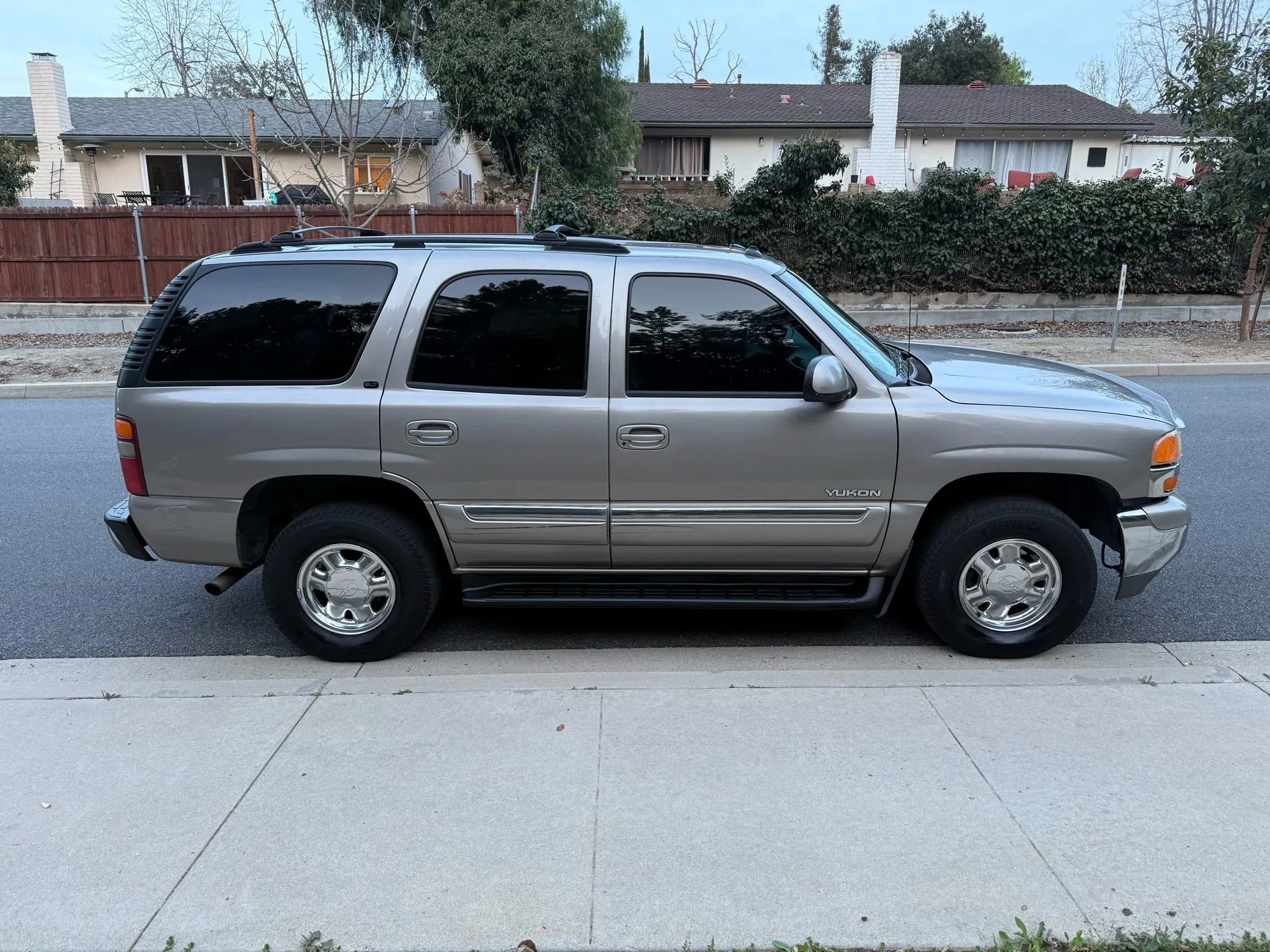 Used 2003 GMC Yukon SLT w/ 1SD Preferred Equipment Group image 6
