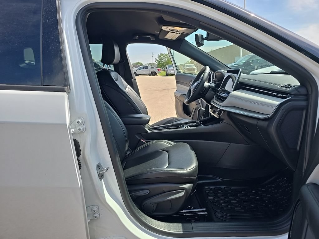 Used 2025 Jeep Compass Limited AWD/4WD image 11