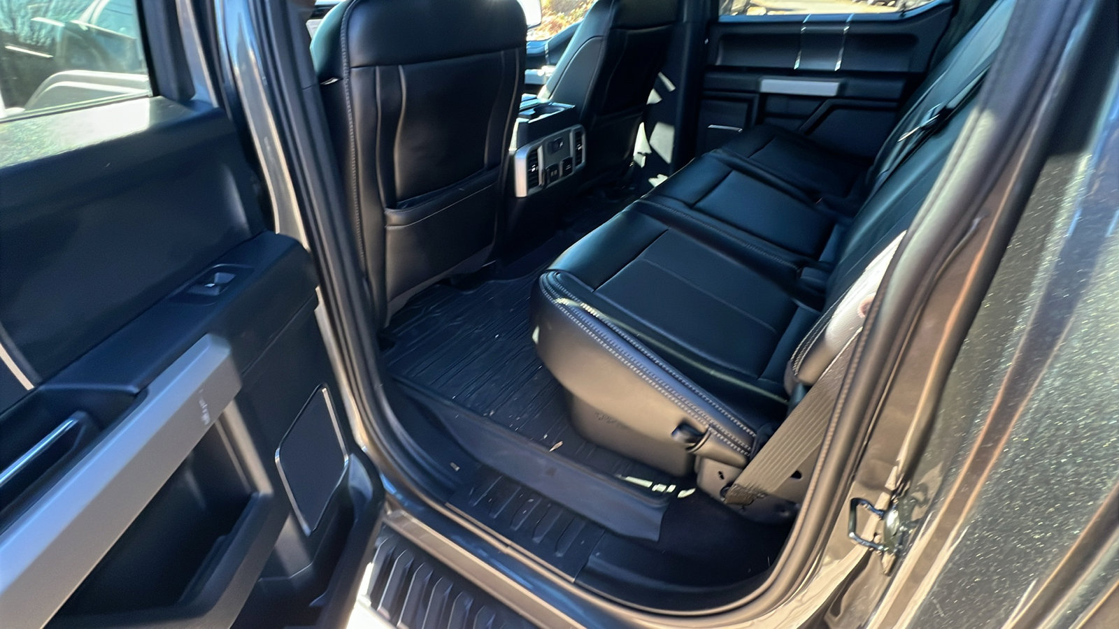 Used 2020 Ford F150 Lariat image 24