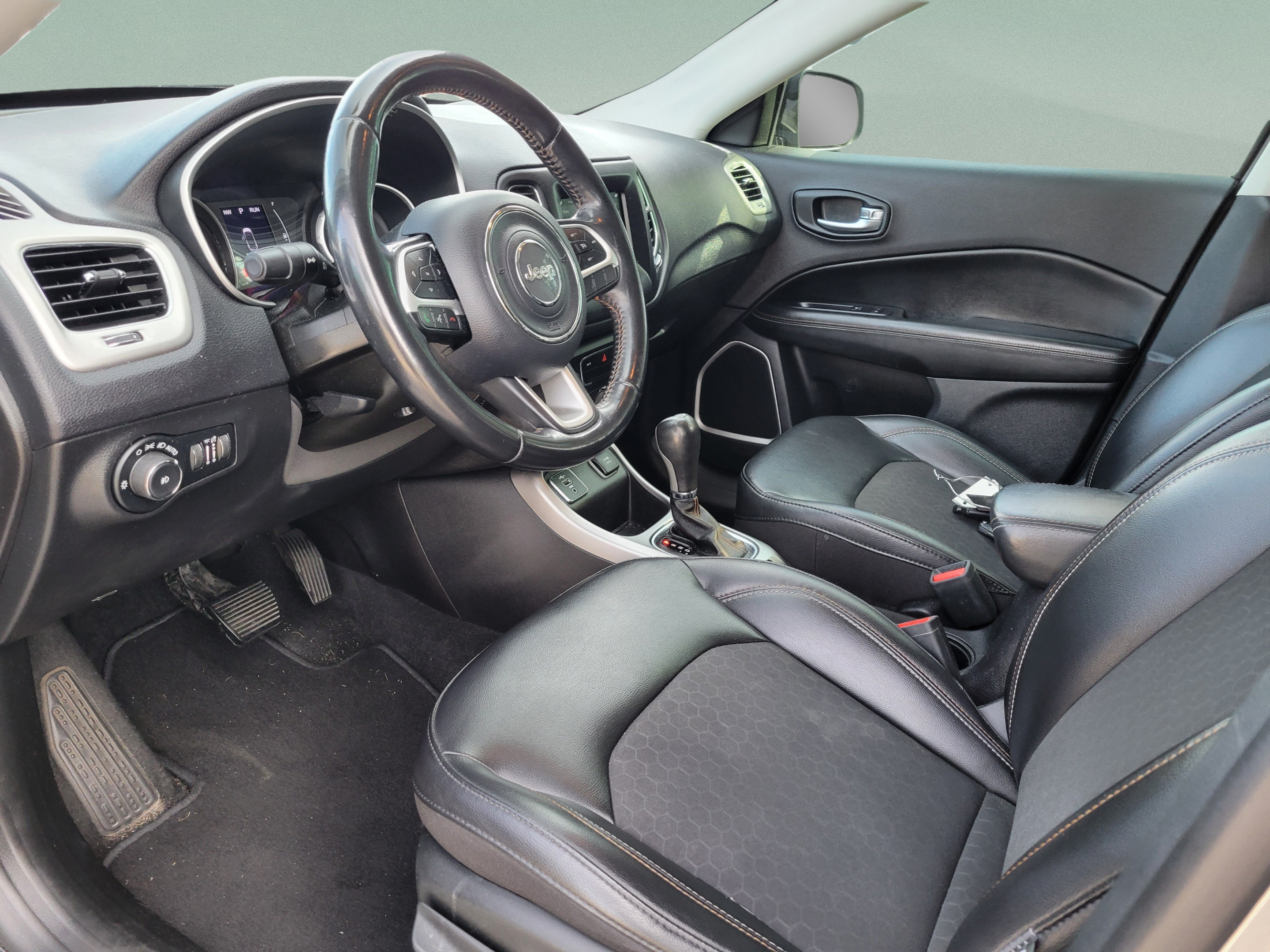 Used 2019 Jeep Compass Latitude FWD image 18