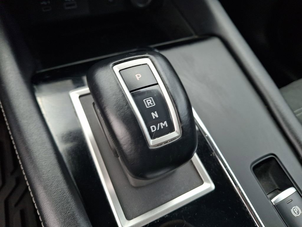 Used 2024 Mitsubishi Outlander SE Black Edition image 16