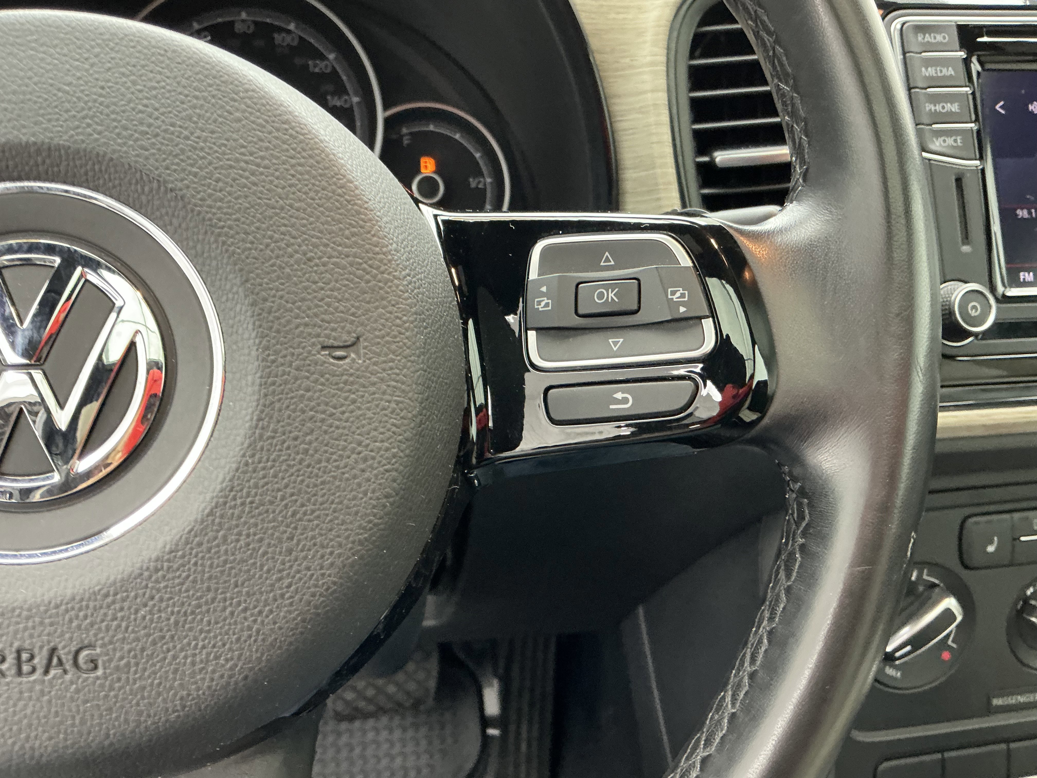 Used 2018 Volkswagen Beetle 2.0T Coast image 9