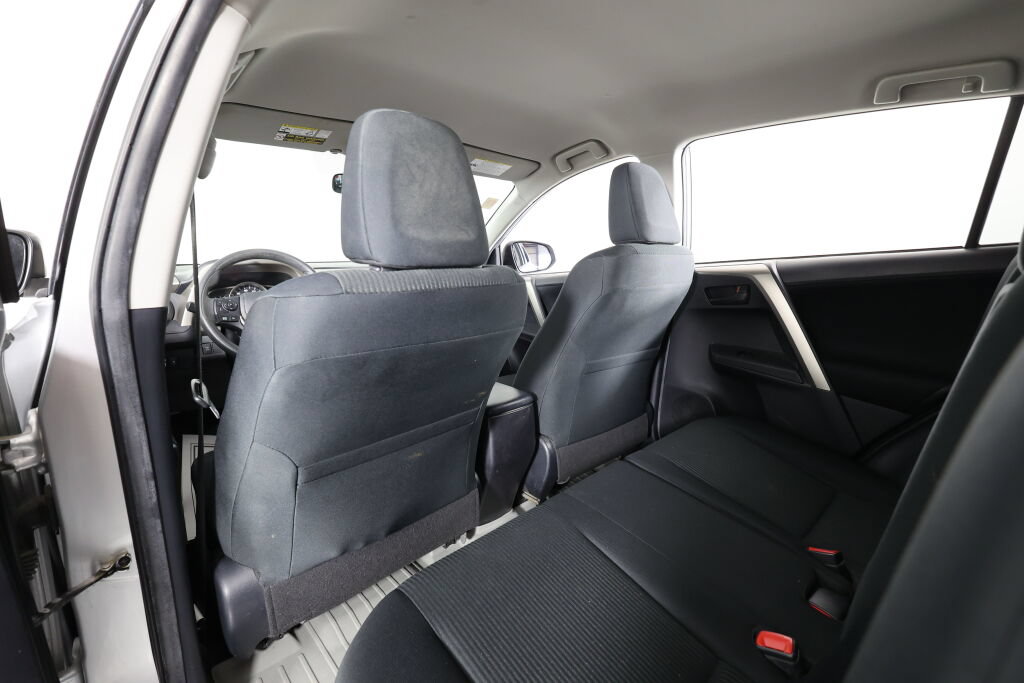 Used 2015 Toyota RAV4 LE AWD/4WD image 14