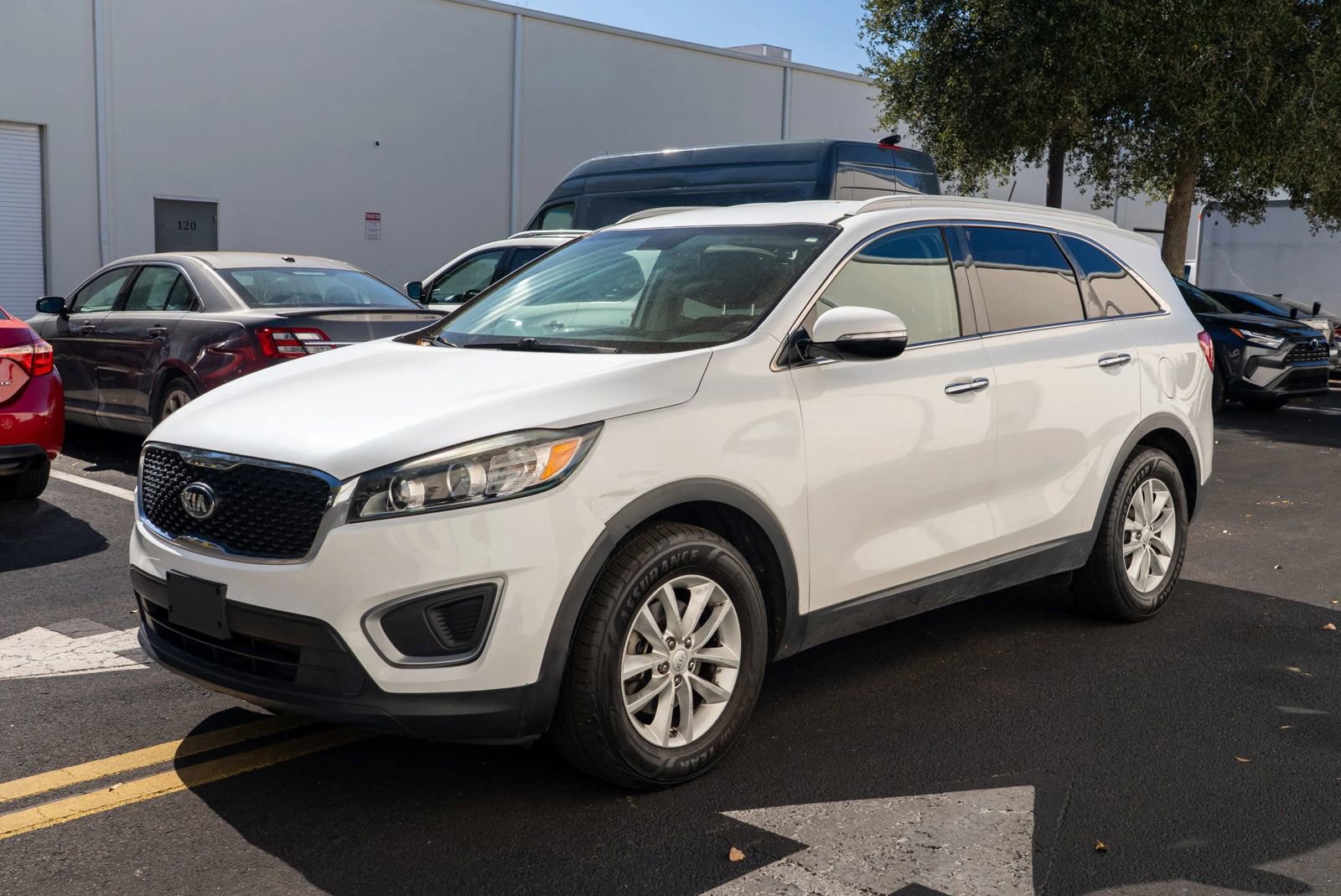 Used 2017 Kia Sorento LX image 3