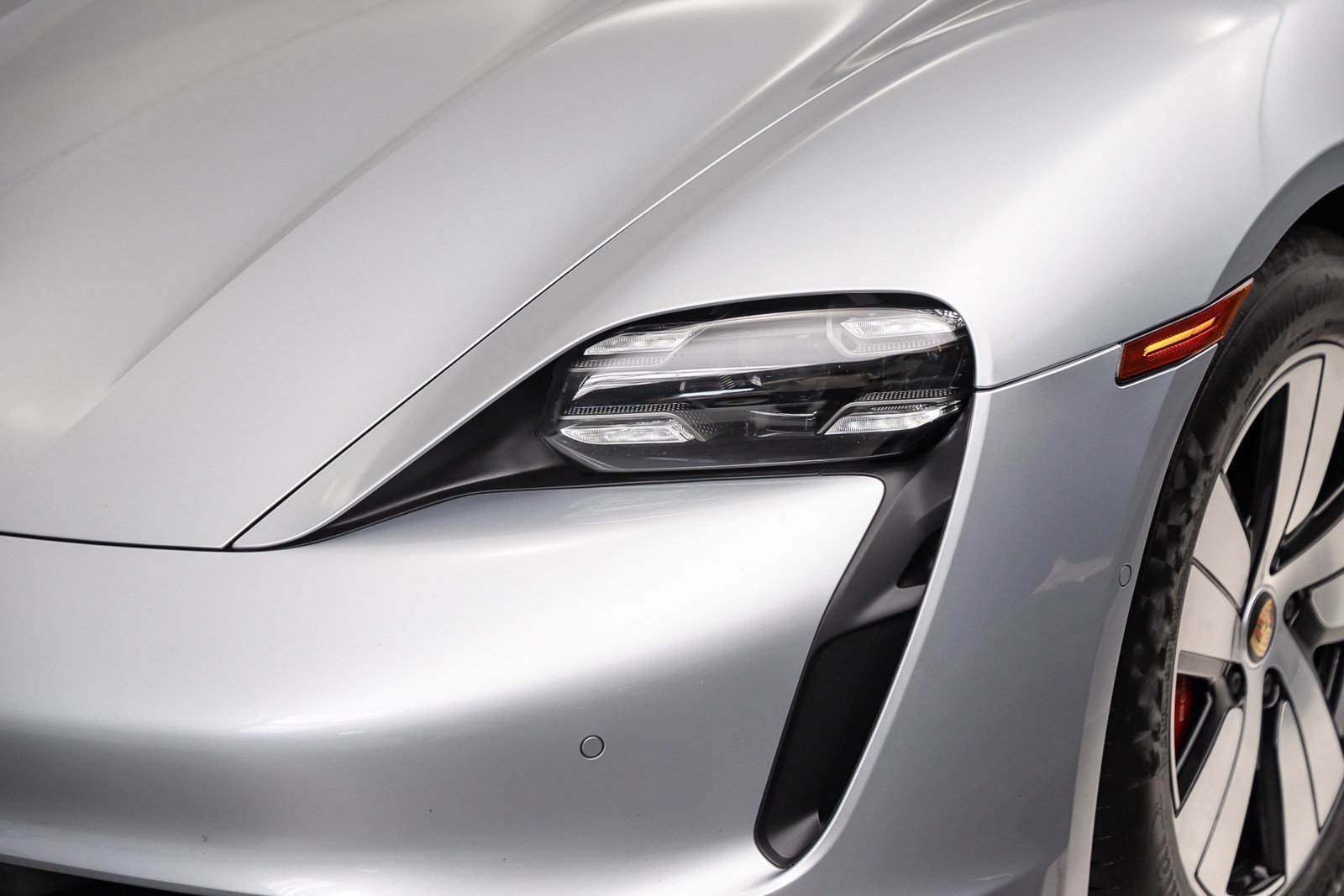 Used 2020 Porsche Taycan 4S AWD/4WD image 11