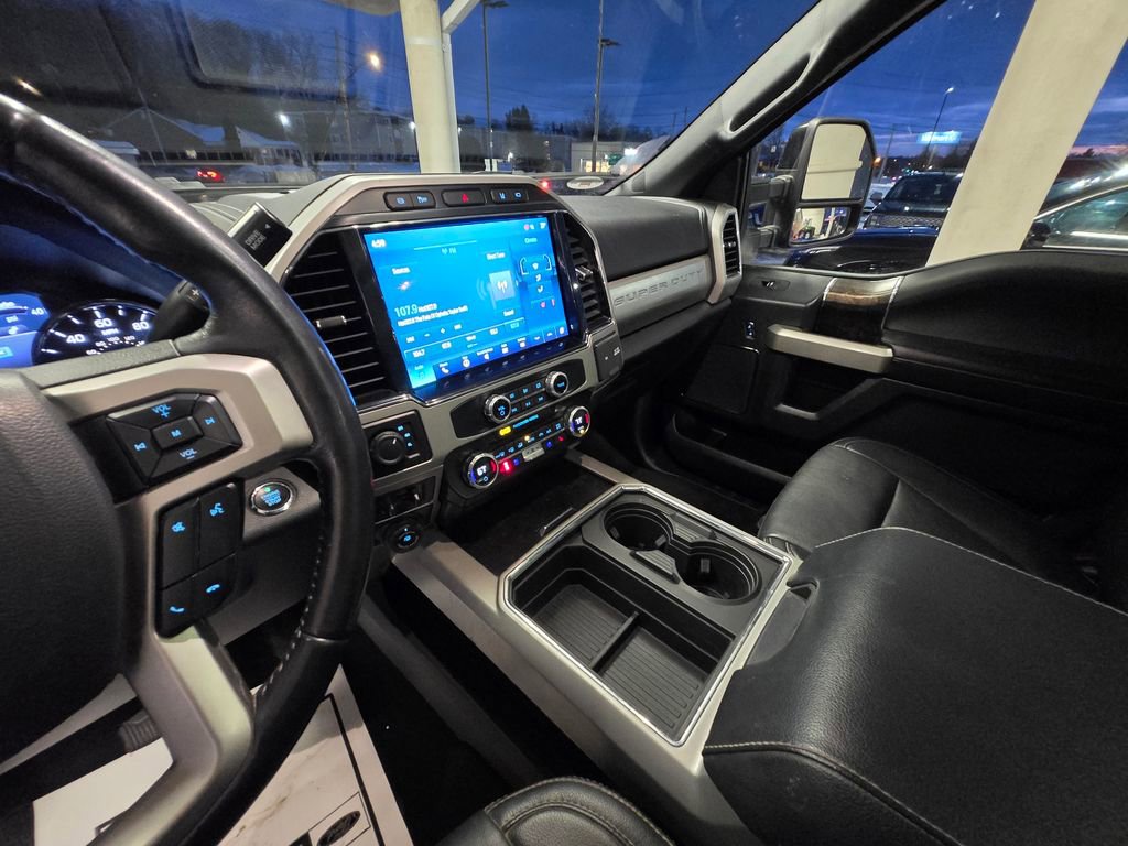 Used 2022 Ford F250 Lariat w/ Black Appearance Package image 17