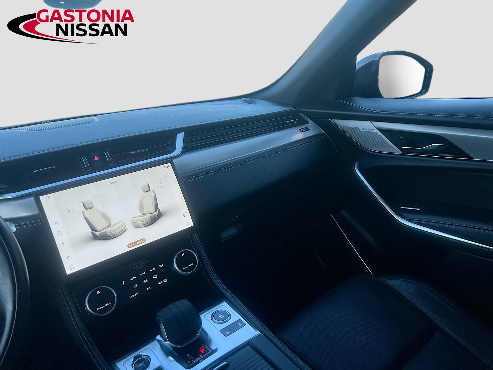 Used 2024 Jaguar F-PACE R-Dynamic S image 32