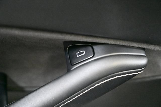Used 2022 Tesla Model Y Long Range AWD/4WD image 38