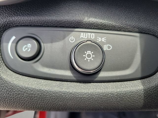 Used 2025 Chevrolet Trax RS w/ Driver Confidence Package FWD image 21