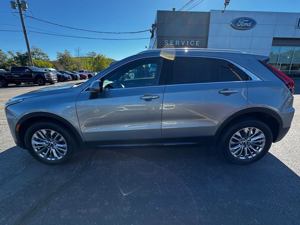 Used 2025 Cadillac XT4 Premium Luxury image 2