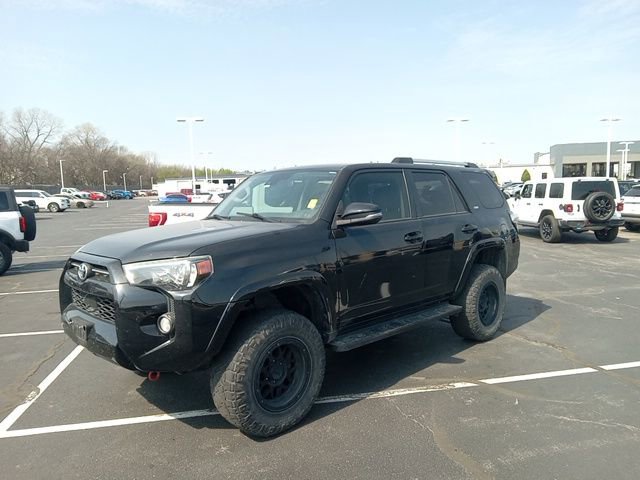 Used 2020 Toyota 4Runner SR5 Premium image 3