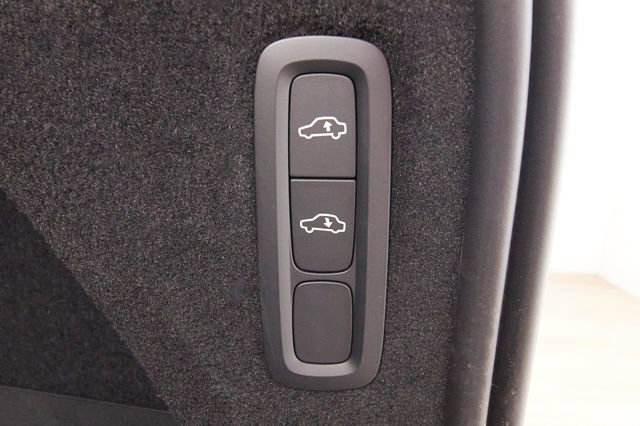 Used 2023 Volvo XC90 T8 Ultimate AWD/4WD image 29