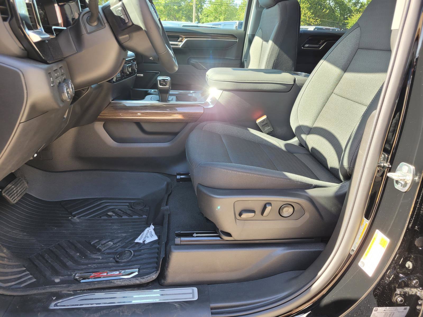 New 2026 Chevrolet Silverado 1500 LT Trail Boss w/ Convenience Package II AWD/4WD image 10