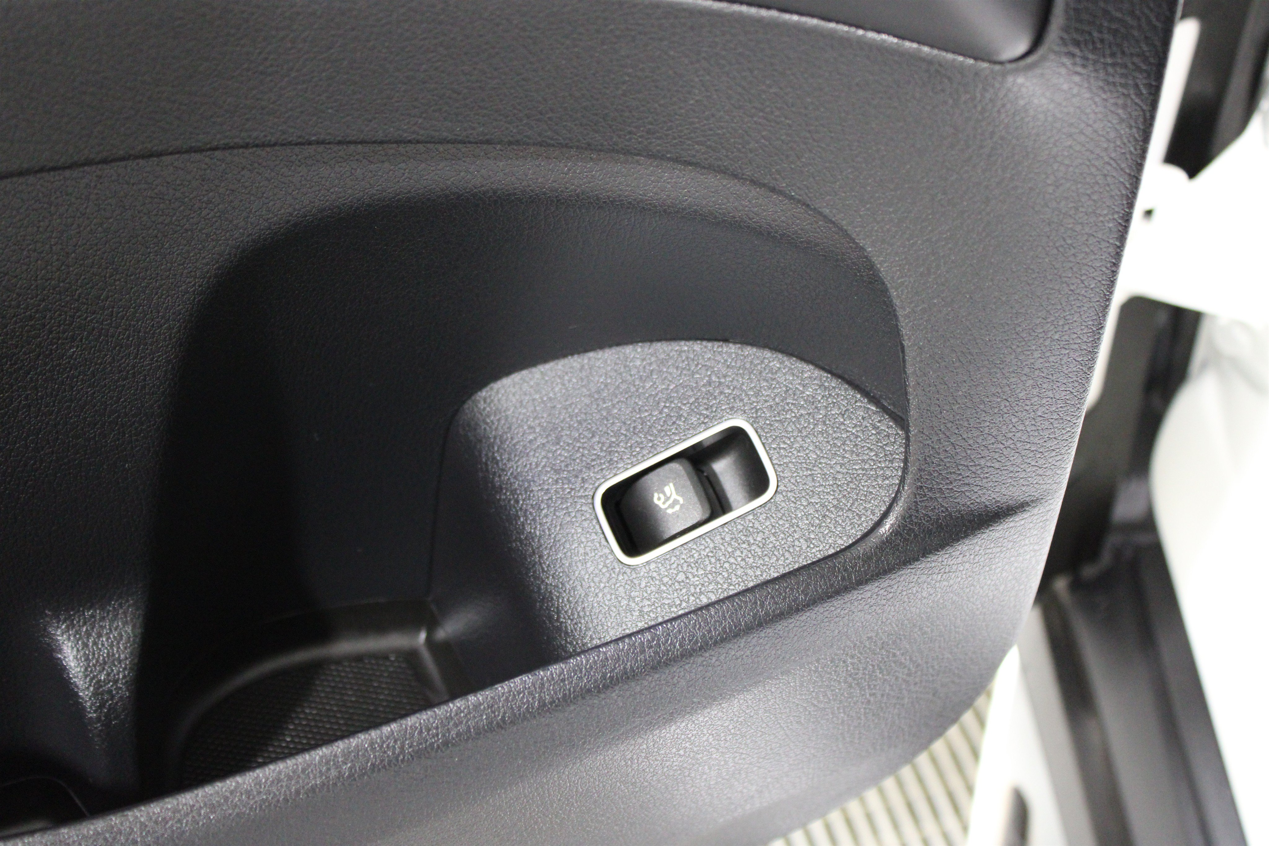 Used 2023 Mercedes-Benz GLS 63 AMG 4MATIC w/ Warmth & Comfort Package image 9