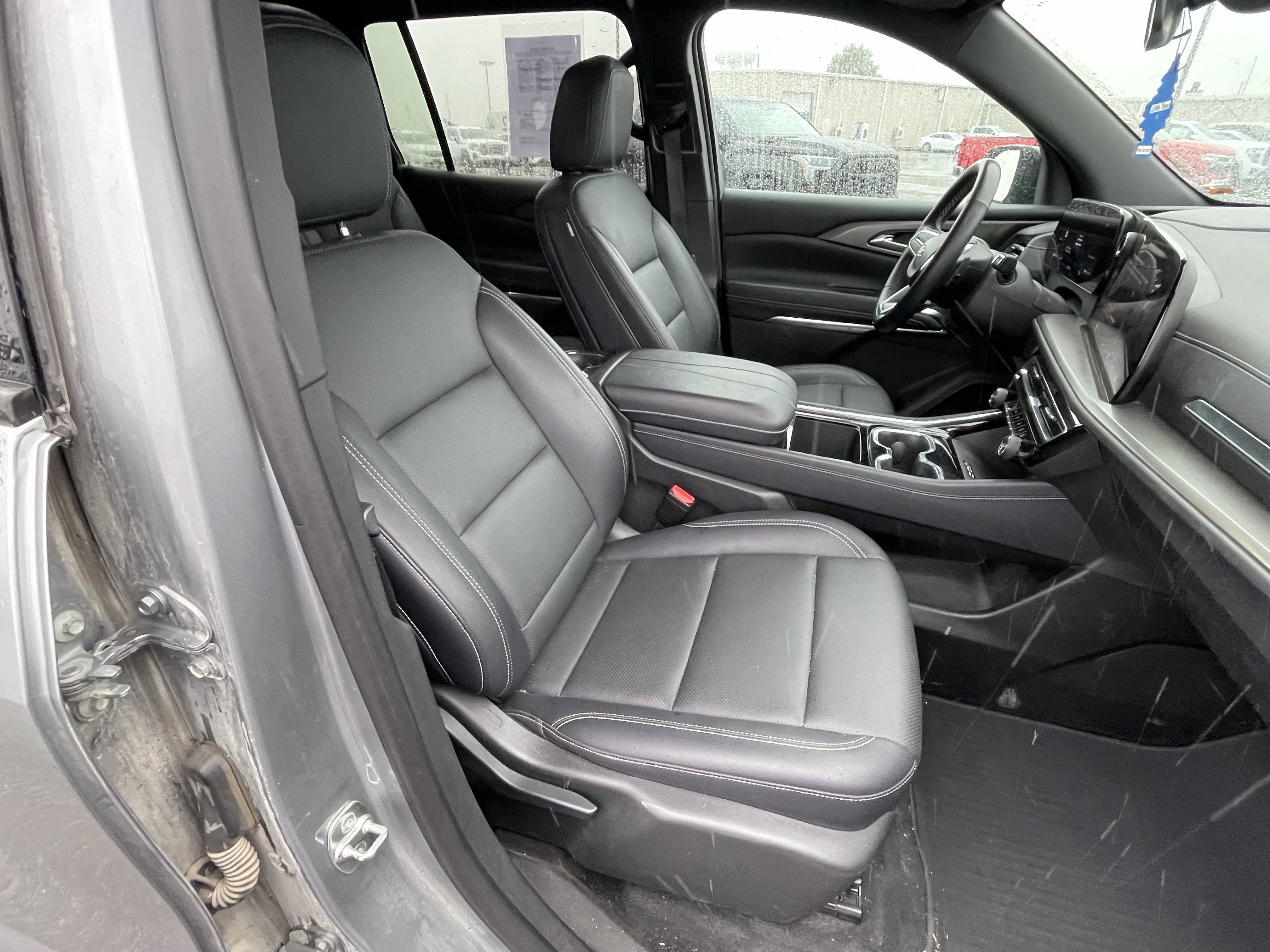 Used 2025 Chevrolet Traverse LT AWD/4WD image 12