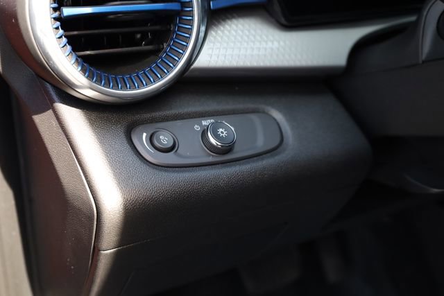 Used 2025 Chevrolet Trax LT FWD image 12