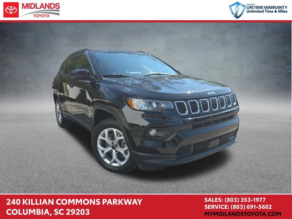 Used 2025 Jeep Compass Latitude AWD/4WD image 1